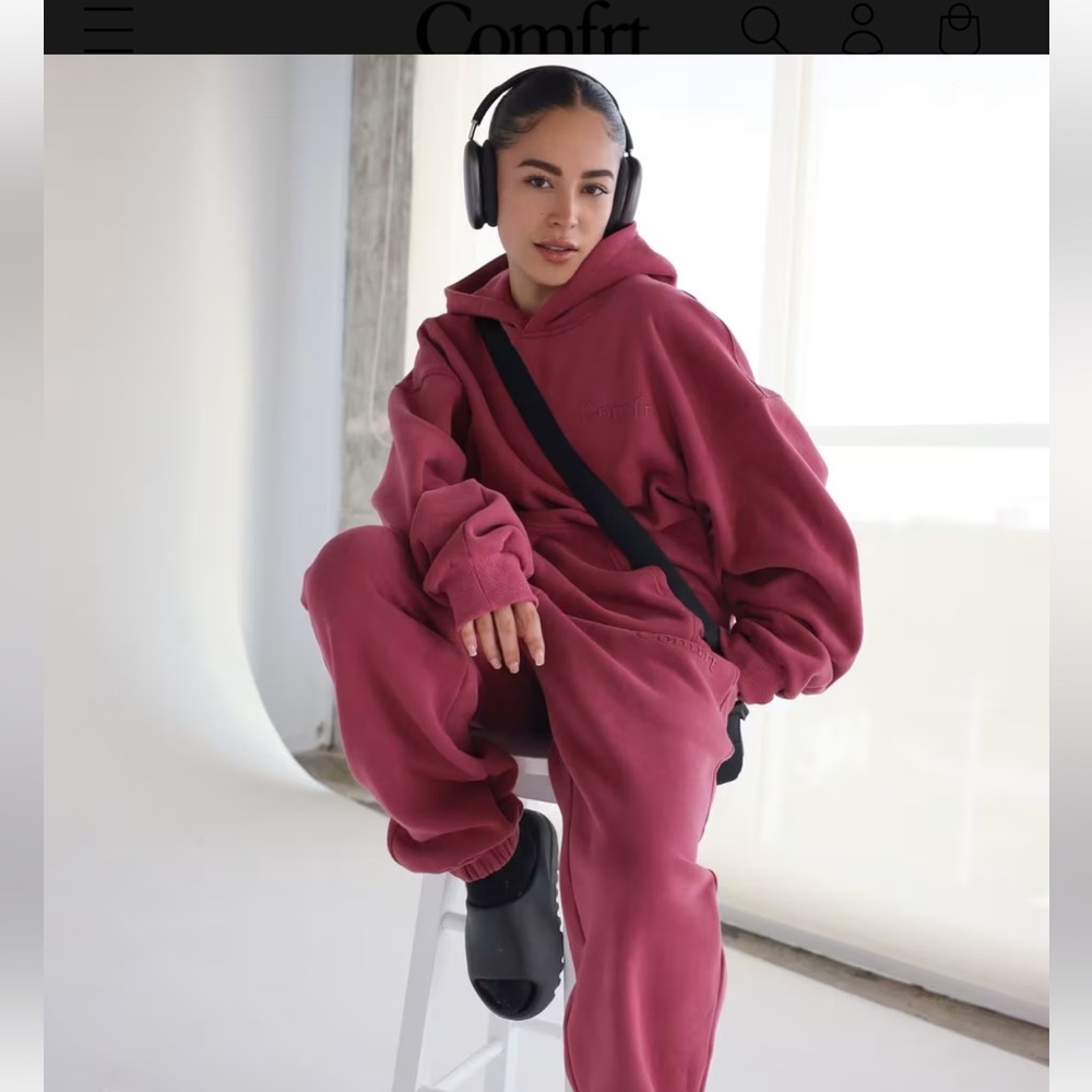 Comfrt Minimalist hoodie (berry) - Picture 4 of 6